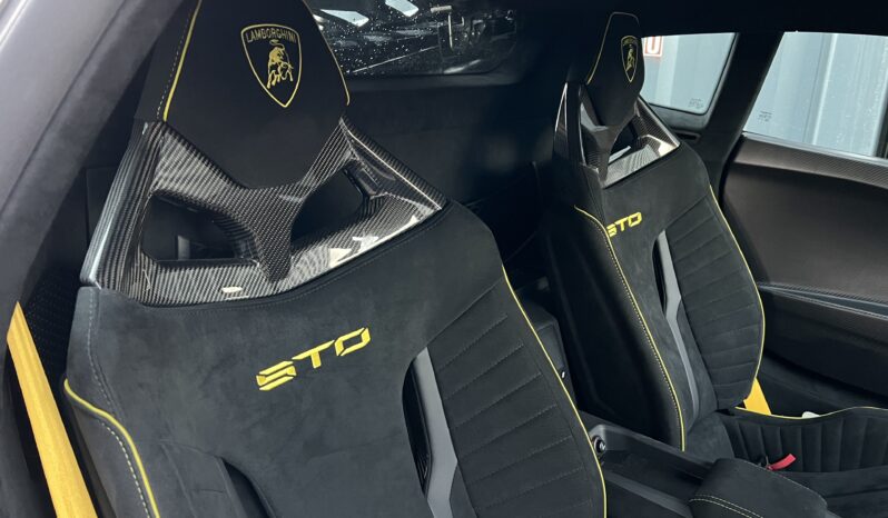 2022(72) Lamborghini Huracan 5.2 V10 LP 640-2 STO full